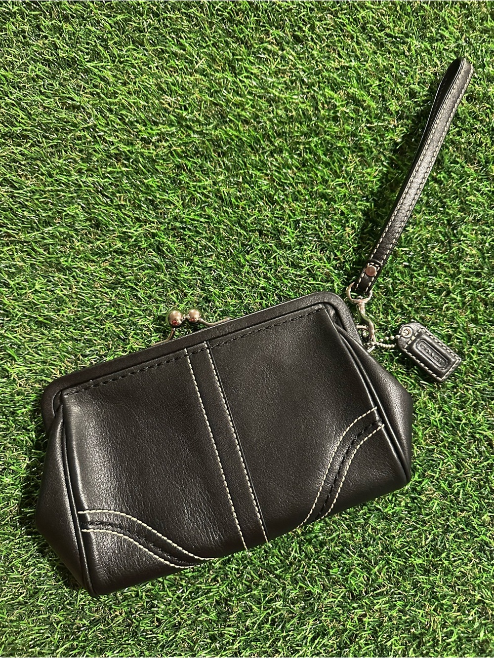 Vintage Coach Black Leather Kisslock Wristlet Clutch Y2K